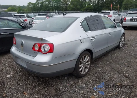 2010 Volkswagen Passat Komfort из США, поврежденный, VIN WVWJL7AN9AE058613